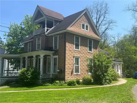 46 Vine St, Naples, NY 14512