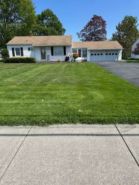 1040 Flynn Rd, Greece, NY 14612