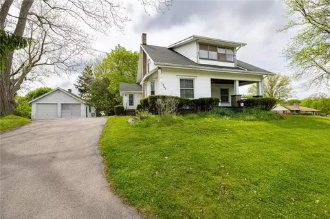 1067 Bay Rd, Webster, NY 14580