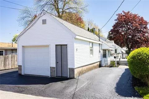 9 Harrison Ter, Irondequoit, NY 14617