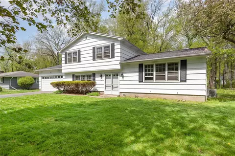 30 Crystal Springs Ln, Perinton, NY 14450