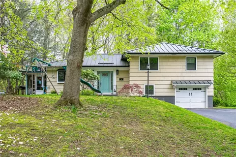549 Oakridge Dr, Irondequoit, NY 14617