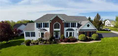 58 Royale Dr, Perinton, NY 14450