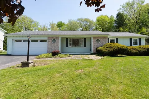 43 Golf Stream Dr, Perinton, NY 14526