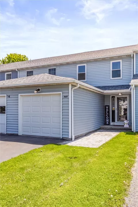 5687 Running Brook Rd, Farmington, NY 14425