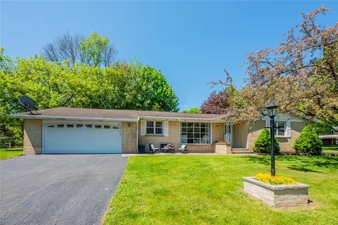 311 Countryshire Dr, Greece, NY 14626