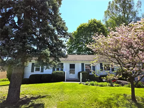 55 Yosemite Cir, West Henrietta, NY 14586