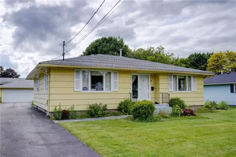 41 Leicestershire Rd, Rochester, NY 14621