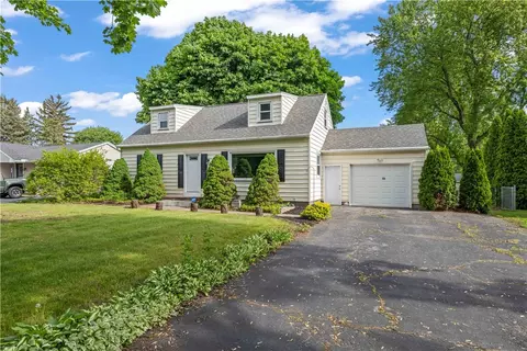 48 Shadmore Dr, Greece, NY 14626