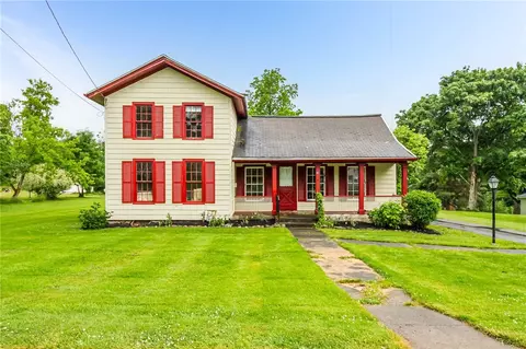 21 Michigan St, Bloomfield, NY 14469