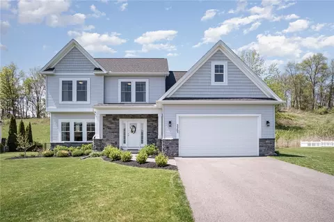 3265 Tanaberry Cir, Macedon, NY 14502