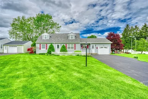 8 Ronnie Ln, Chili, NY 14514