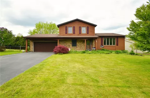109 Everwild Ln, Greece, NY 14616