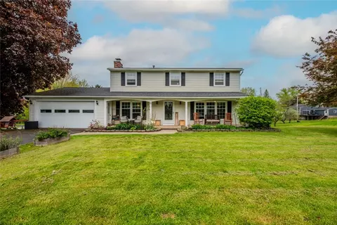 6 Whippletree Rd, Perinton, NY 14450