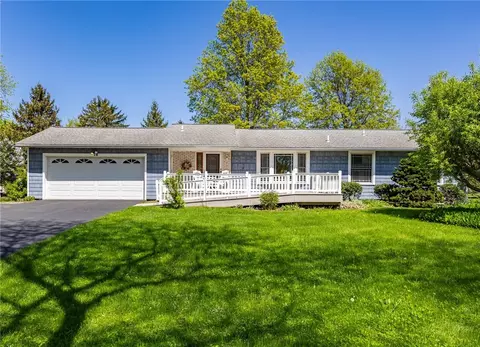 18 Northampton Cir, Greece, NY 14612