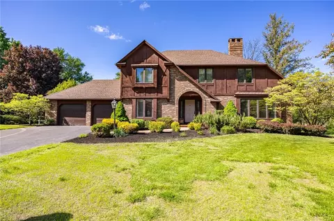 18 Le Pere Dr, Pittsford, NY 14534