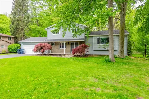 19 Witherspoon Ln, Rochester, NY 14625