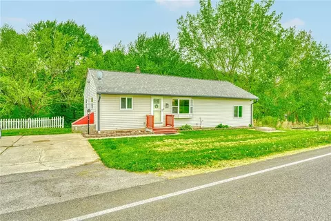 699 Hartnagle Rd, Arcadia, NY 14513