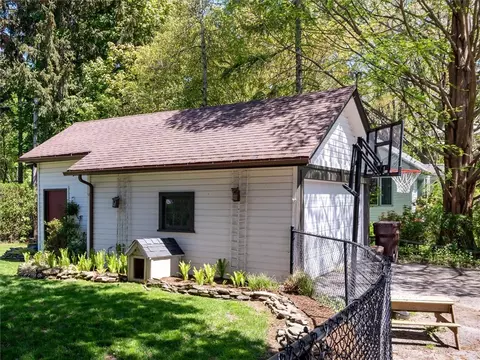 Exterior - 586 List Ave, Irondequoit, NY 14617 photo 10 of 11