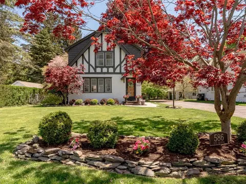 Exterior - 586 List Ave, Irondequoit, NY 14617 photo 5 of 11