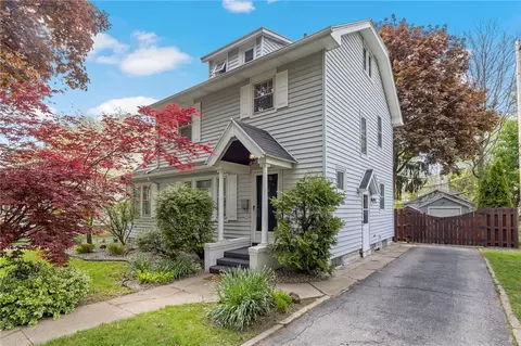 15 Colonial Rd, Rochester, NY 14609