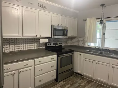 Kitchen - 22 Viewcrest Dr, Irondequoit, NY 14609 photo 3 of 4