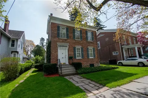 66 Broad St, Lyons, NY 14489