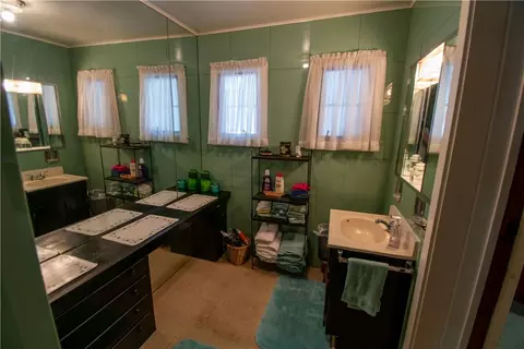 Bath - 66 Broad St, Lyons, NY 14489 photo 1 of 1