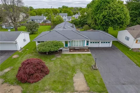 22 Appian Dr, Gates, NY 14606