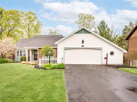 390 Red Apple Ln, Greece, NY 14612