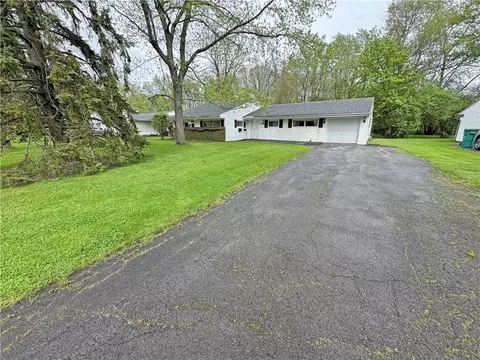 388 Hemingway Dr, Brighton, NY 14620