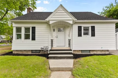 79 Surrey Rd, Greece, NY 14616