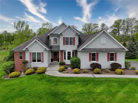16 Nature Vw, Pittsford, NY 14534