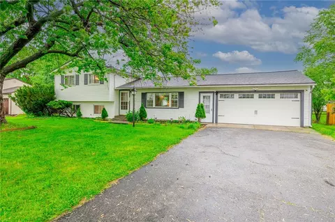 132 Summer Sky Dr, Rochester, NY 14623