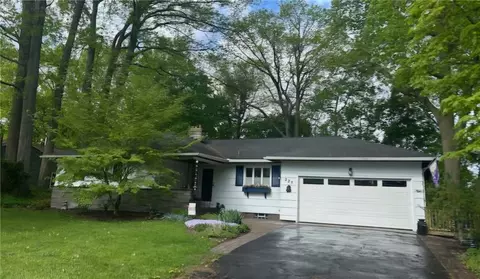 225 Brookview Dr, Irondequoit, NY 14617