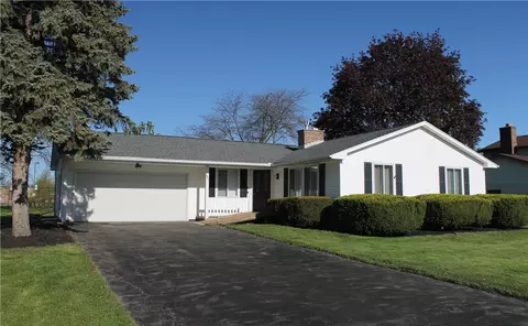 31 Jefreelind Dr, Greece, NY 14616