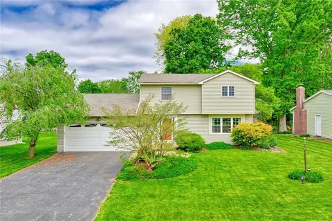 8 Maridana Dr, Perinton, NY 14450