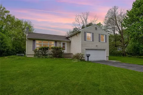 5 Dunrovin Ln, Rochester, NY 14618