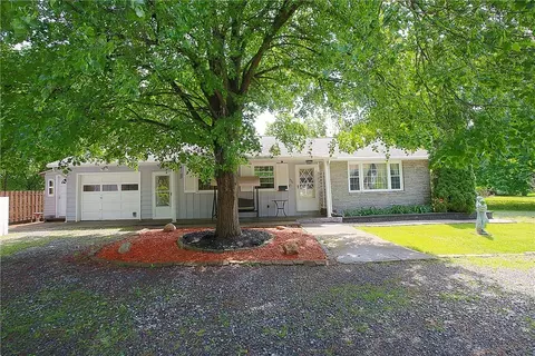570 Castle St, Geneva, NY 14456