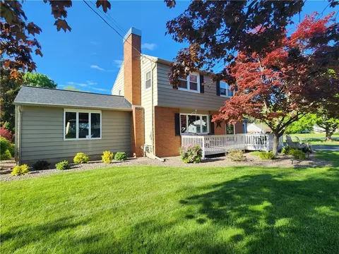 62 Crestview Dr, Sweden, NY 14420