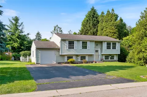 1535 Bluestem Ct, Walworth, NY 14568