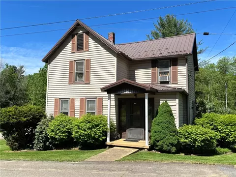 21 Curtis Rd, Hamilton, PA 16333