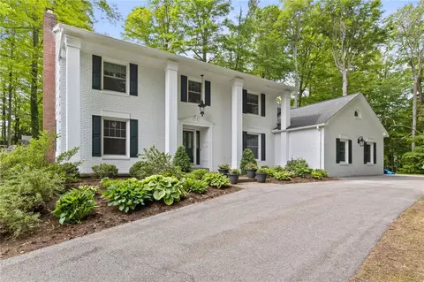 22 Whitecliff Dr, Pittsford, NY 14534