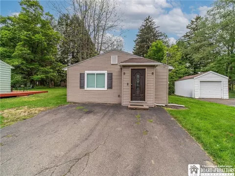 214 Elmcrest Ave, Busti, NY 14750