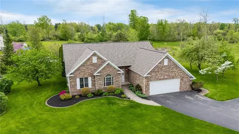15 Stag Creek Trl, Brockport, NY 14420