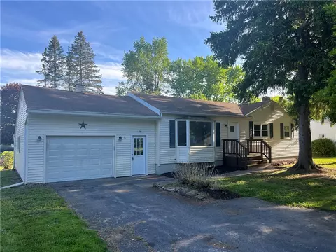5 Ivamae Dr, Chili, NY 14514