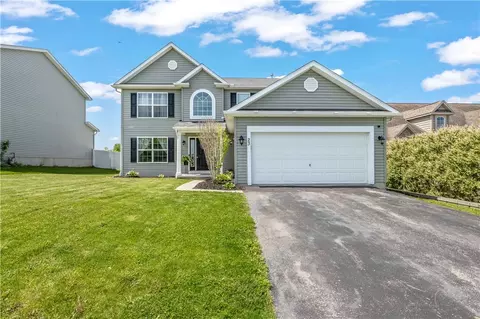 23 Prestwick Ln, Chili, NY 14428