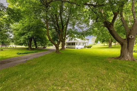 7681 State Route 5 And 20, East Bloomfield, NY 14469