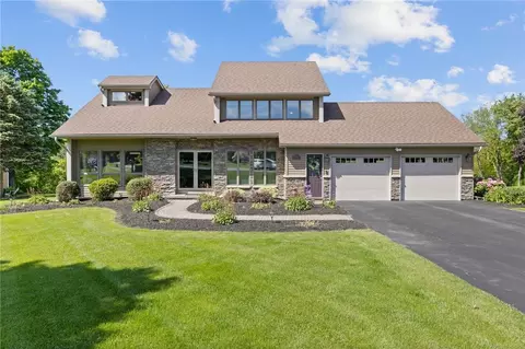 122 Galvin Ct, Farmington, NY 14425