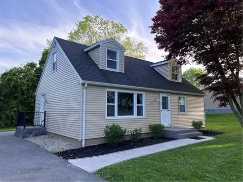 56 Camelot Dr, Rochester, NY 14623
